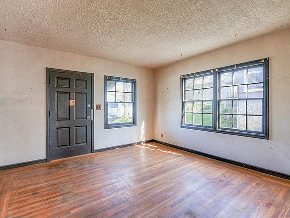 3rd image of 22765 Marolyn Ct