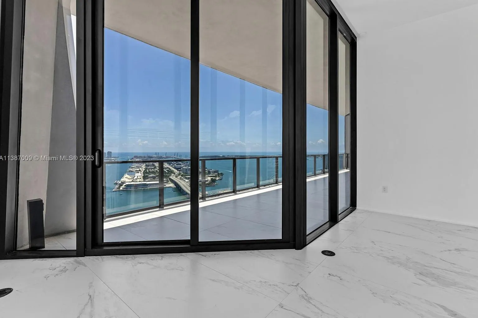 4 bed, 4876 sqft, $40,000 — Photo 4