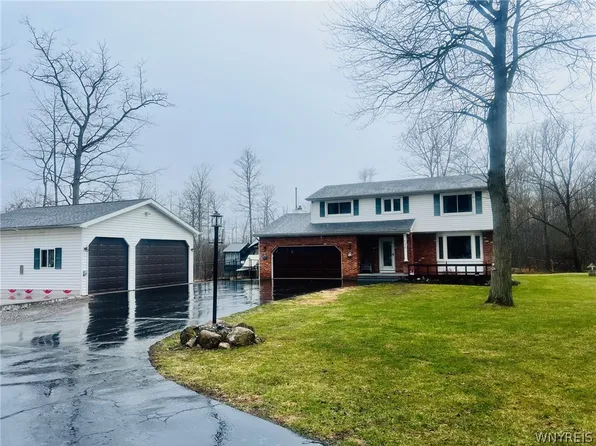 7370 Delamater Rd, Derby, NY 14047