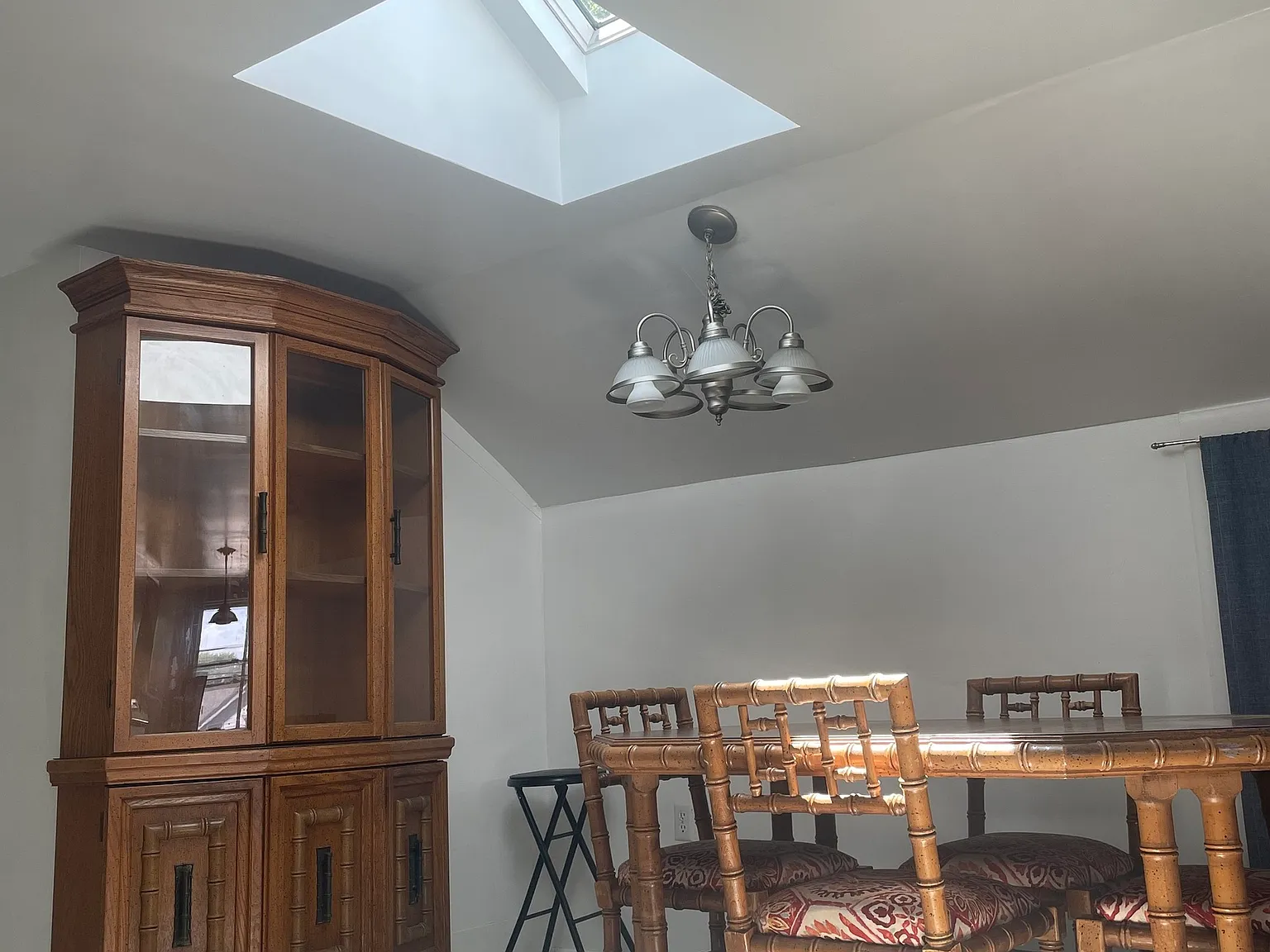 2 bed, 1.0 bath, 1100 sqft, $1,900 — Photo 3