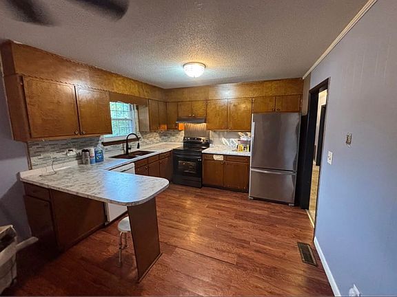 4th image of 113 Diane Ln