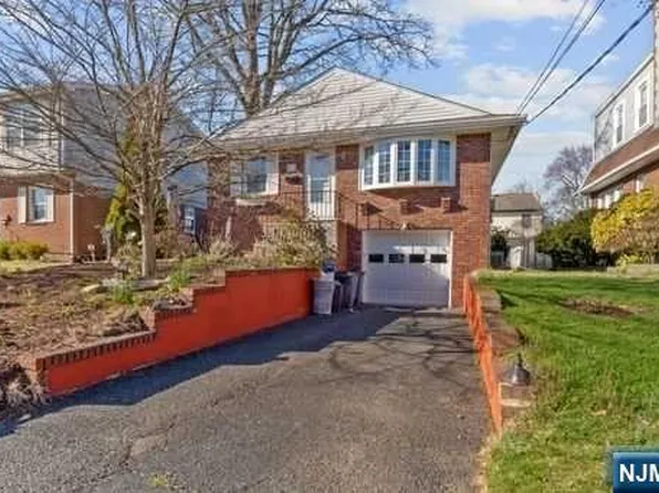 300 Manhattan Ter, Dumont, NJ 07628