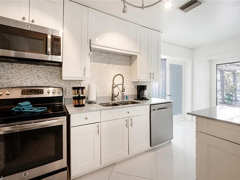 5940 English Oaks Ln — Photo 17