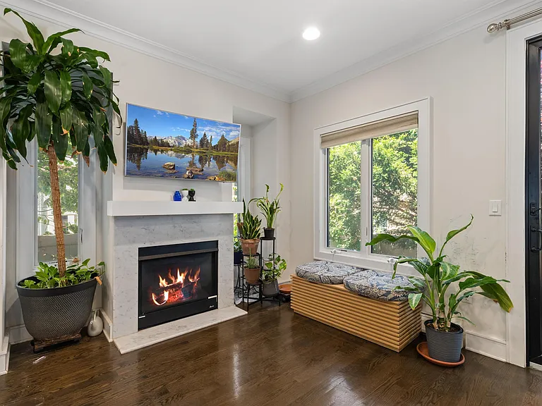 1627 John St #A — Photo 9