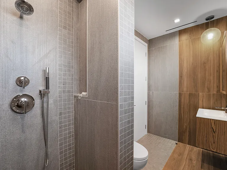 428 Van Brunt St #1 — Photo 41