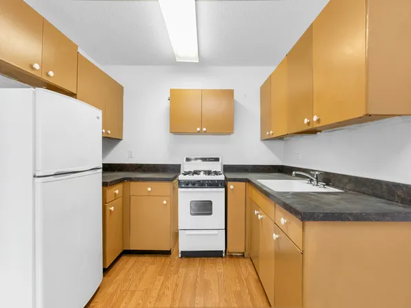 90 Gold Street 13A image 2 of 7