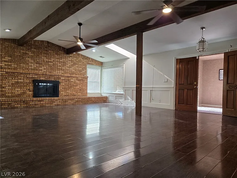 5945 N El Capitan Way — Photo 4