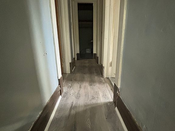 3rd image of 1421 Roosevelt Ave