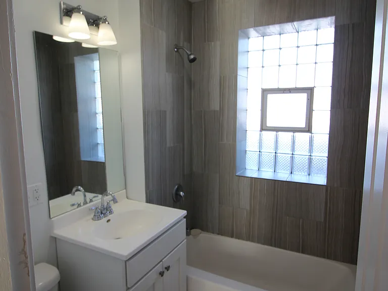 5344 N Paulina St — Photo 4