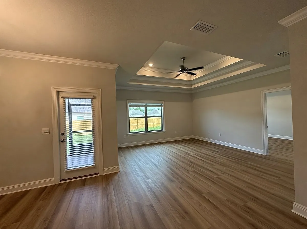 Spacious 4 Bed/2 Bath Single Family Home in Fairhope - $2300/mo — Photo 2