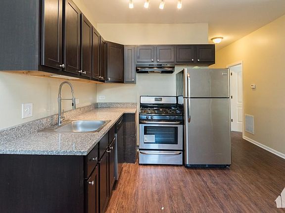 3rd image of 1544 W Wabansia Ave #1RJ