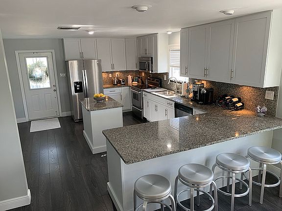 3rd image of 1020 Gulf Dr
