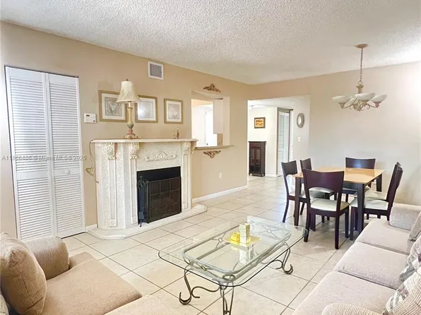 15701 SW 137th Ave APT 103, Miami, FL 33177