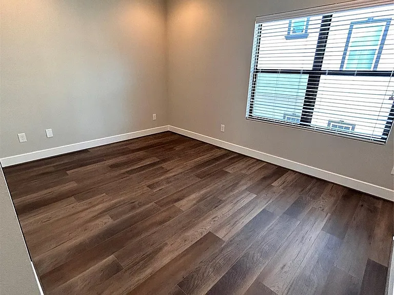 211 Milby St — Photo 19