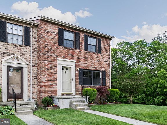 2nd image of 28 Badger Gate Ct