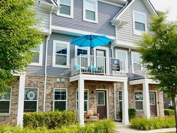 3315 Parkways Blvd, Auburn Hills, MI 48326