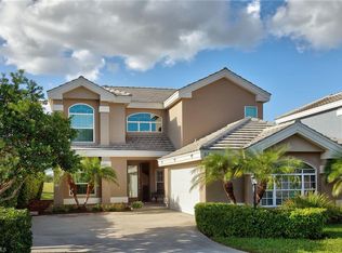 64 Fountain Cir, Naples, FL 34119