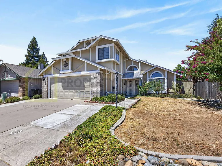 8779 Brittany Park Dr — Photo 2