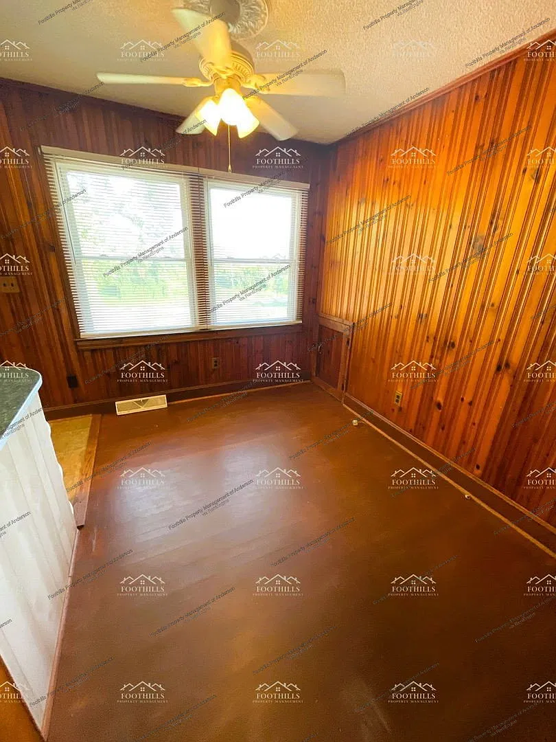 3 bed, 1.0 bath, 1060 sqft, $1,250 — Photo 3