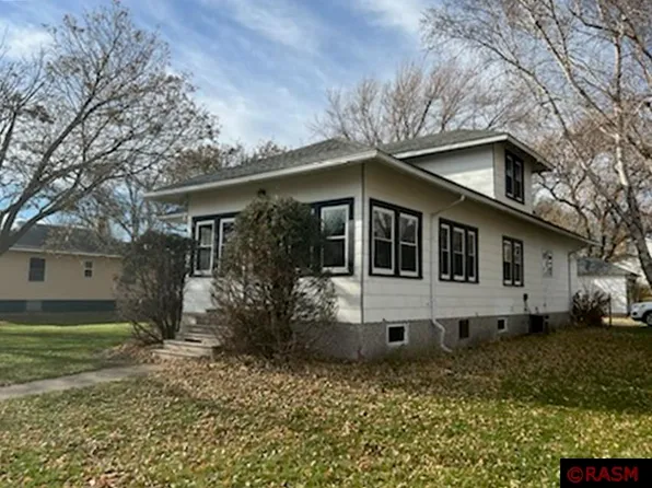 307 N Secor St, Bricelyn, MN 56014
