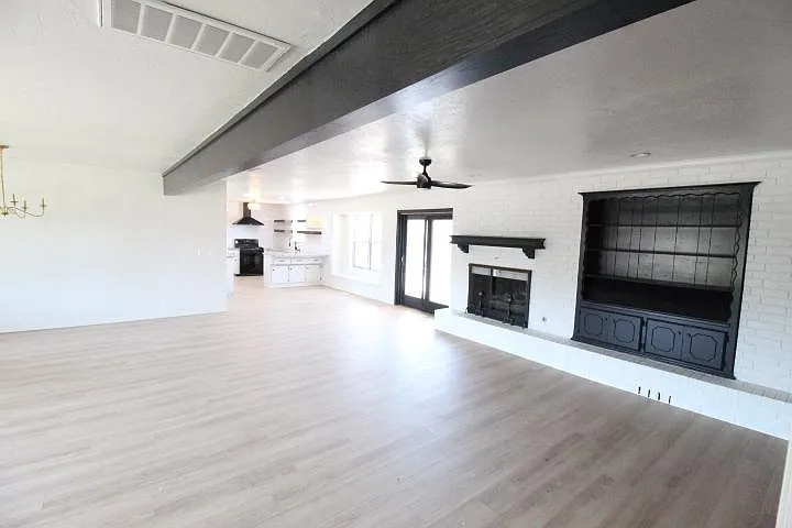 4 bed, 1978 sqft, $1,995 — Photo 3