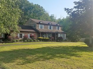 8769 Bainbridge Rd, Chagrin Falls, OH 44023