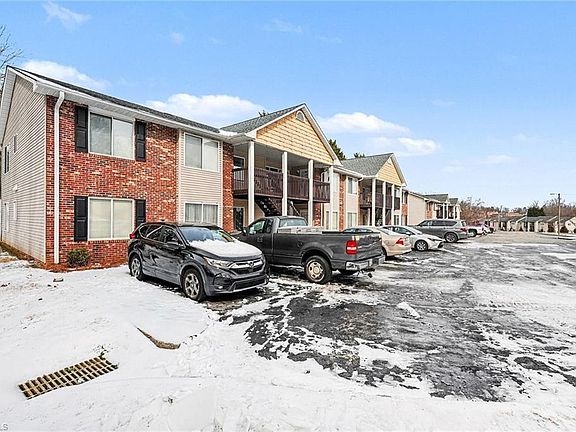 3rd image of 416 Westbrook Ct
