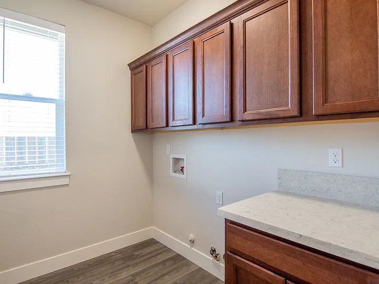 6073 Fallworth Dr — Photo 20