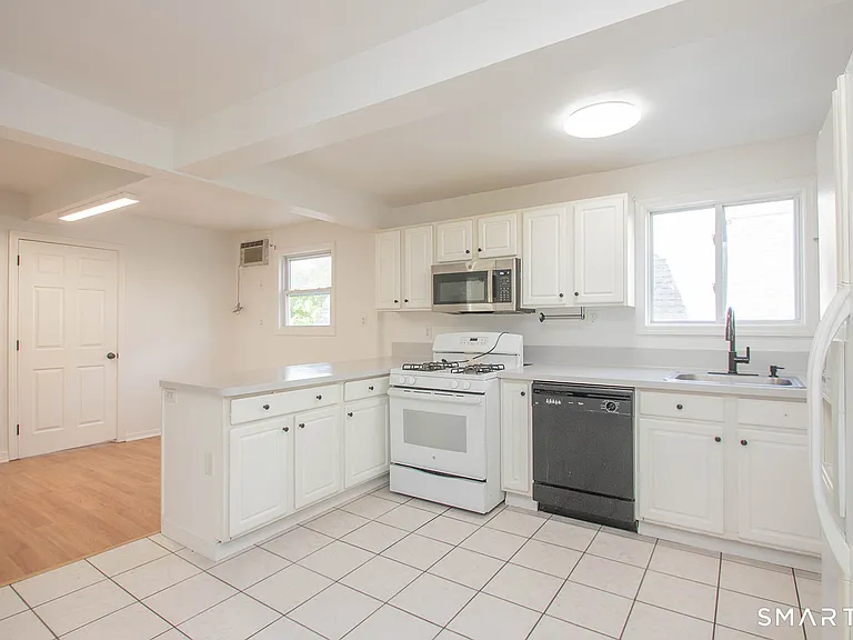2879 Fairfield Ave #3 — Photo 4