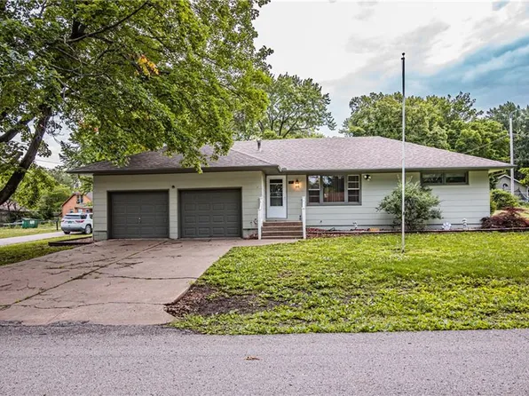 601 S Mulberry St, Louisburg, KS 66053
