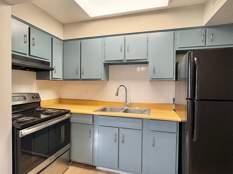 1st image of 510 Holladay Dr #501