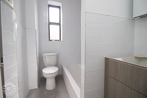 Rented by L Rose Realty (Brokerage) | media 7