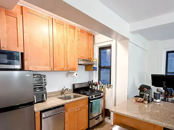 127 West 96th Street 6E image 2 of 12