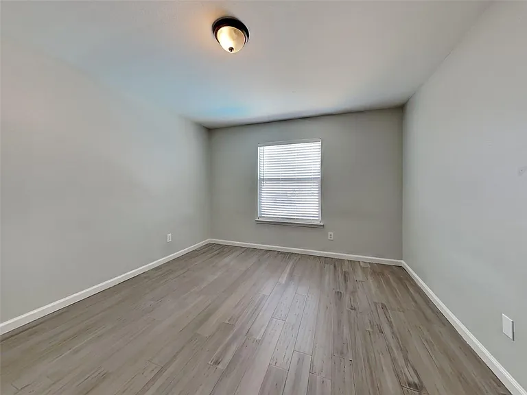 527 Laurel Ln — Photo 20