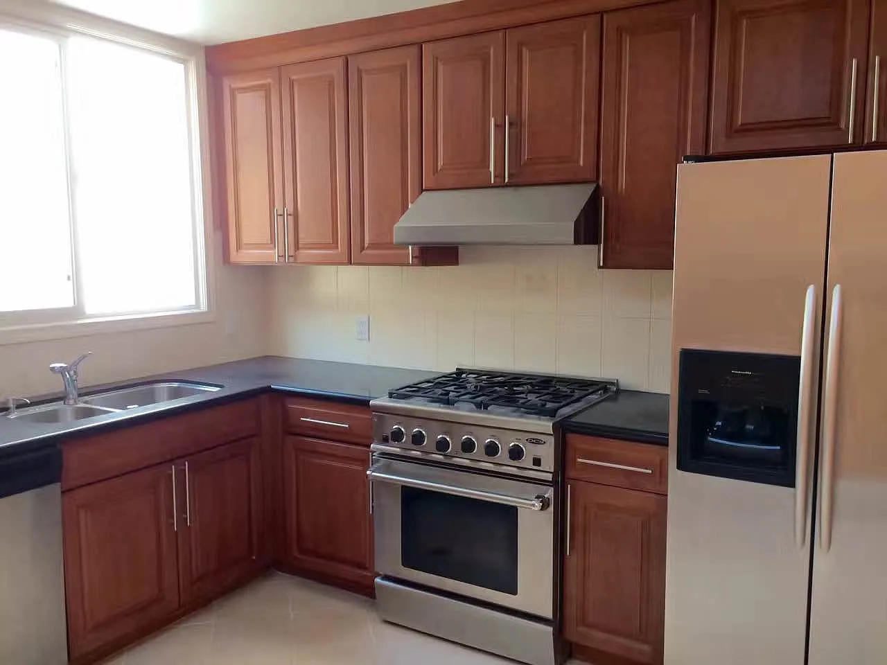 1 bed, 2.5 bath, $1,300 — Photo 2