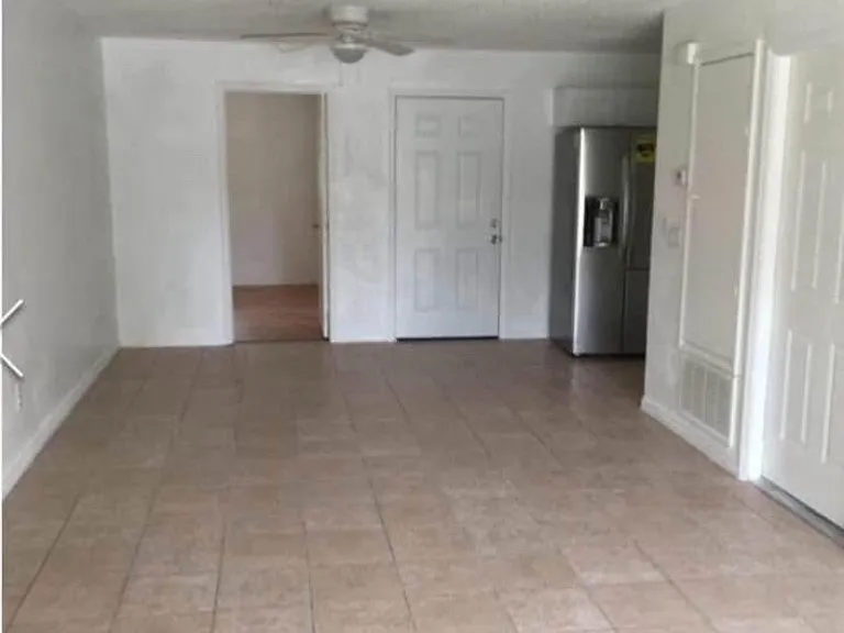 526 Loomis Trl — Photo 4