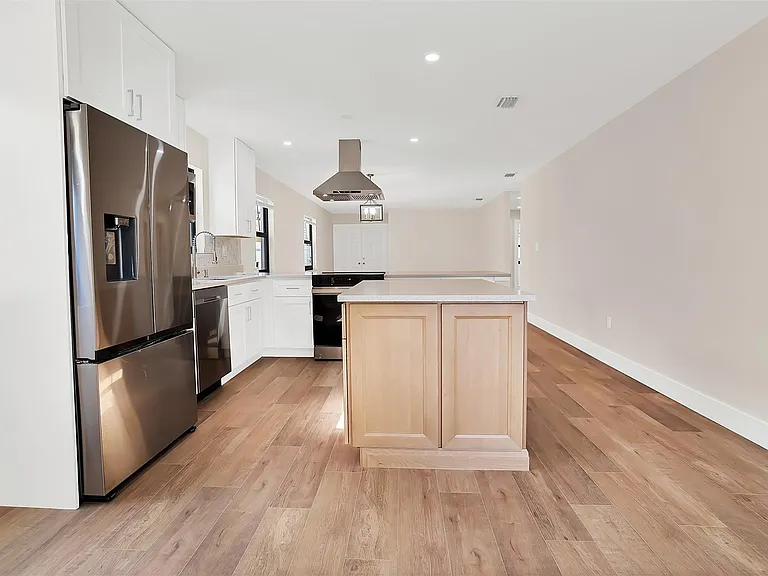 391 NW 58th Ave — Photo 15