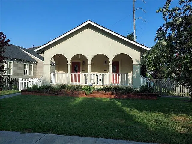 3 bed, 2.0 bath, 1640 sqft, $2,300 — Photo 1