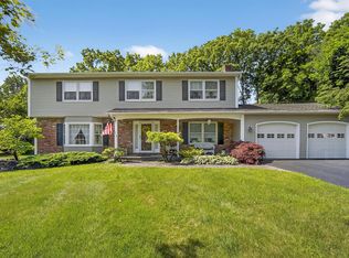 47 Clintonwood Dr, New Windsor, NY 12553