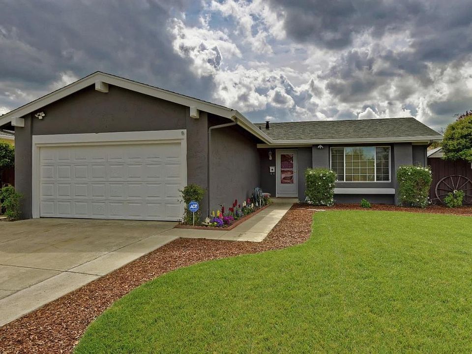1st image of 324 Avenida Pinos