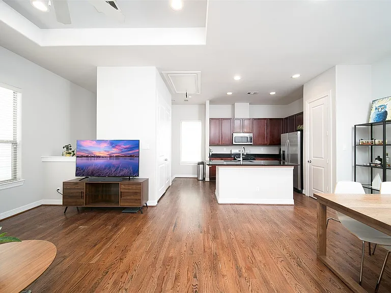 3848 Center St — Photo 13