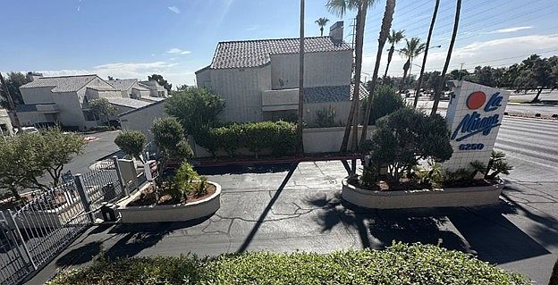 La Mirage Entry / Exit Gates