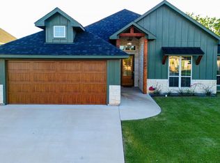 111 Vaughn Meadows Dr, Whitewright, TX 75491