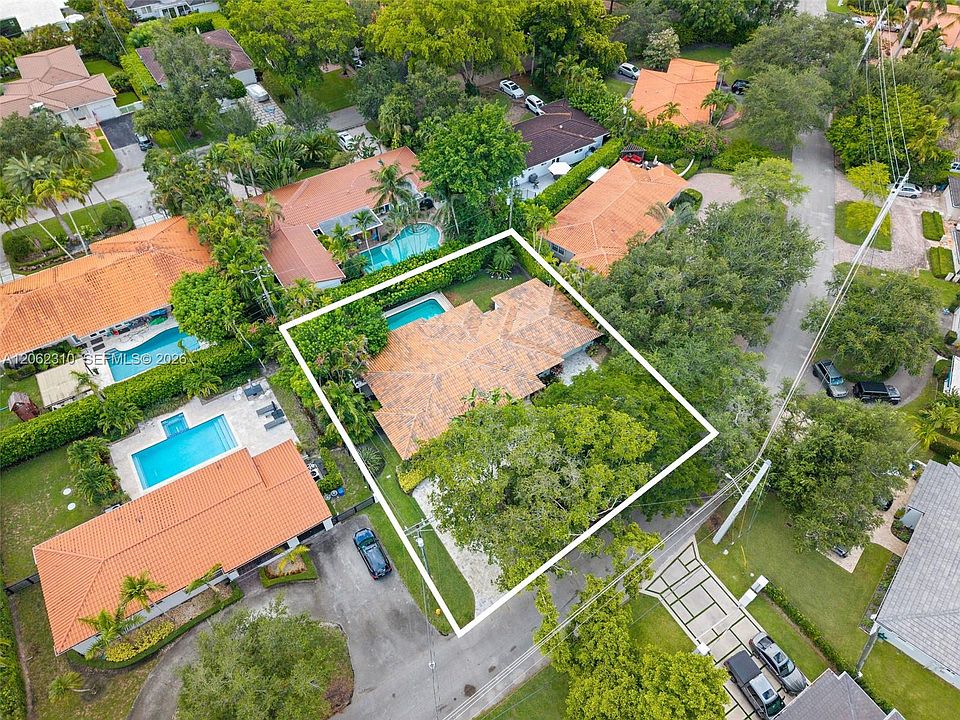 1st image of 548 Vilabella Ave