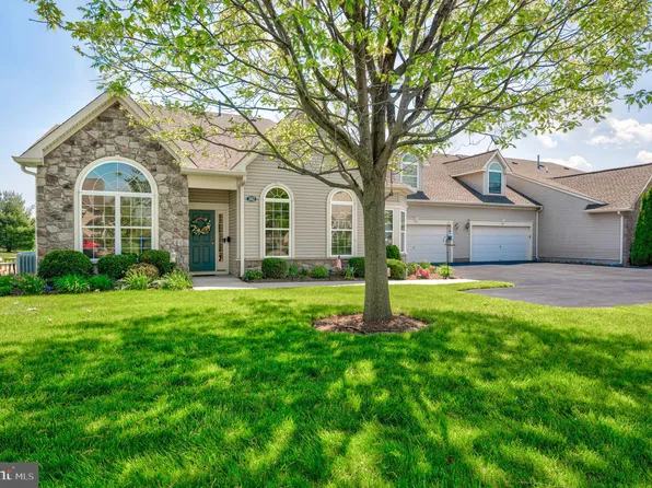 382 Pebble Beach Dr, Royersford, PA 19468