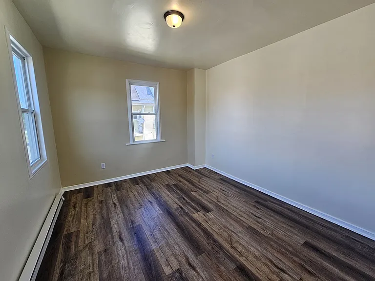 327 E Locust St #2 — Photo 6