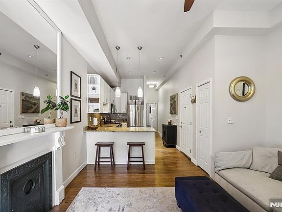 5th image of 703 Park Ave