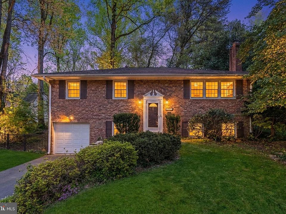 1st image of 410 Victoria Ct NW