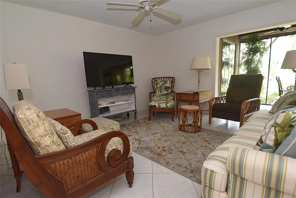 2 bed, 2.0 bath, 1112 sqft, $1,600 — Photo 4