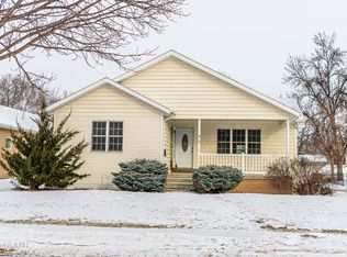 410 Walnut Pl, Grand Forks, ND 58201